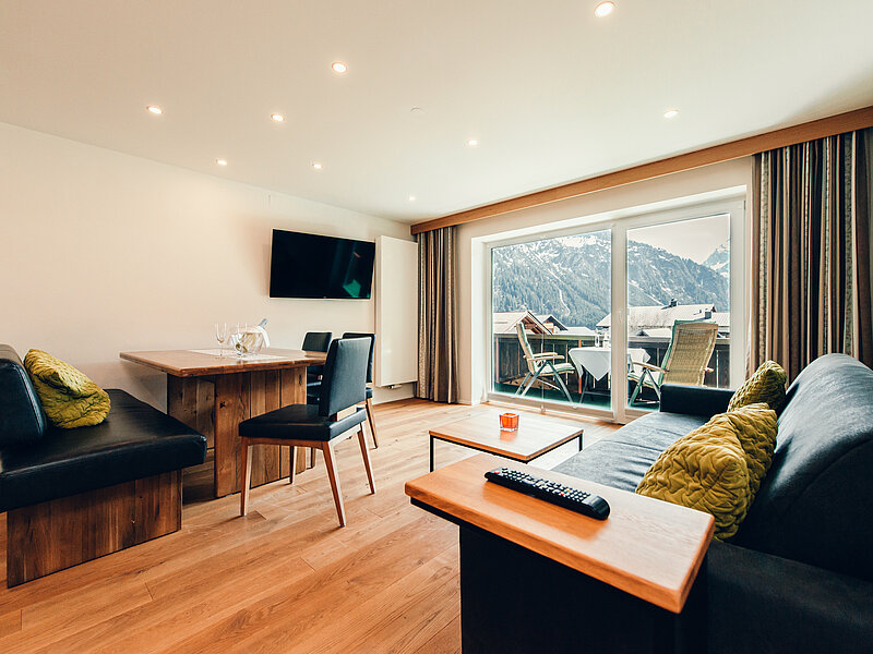 3-Raum Wohnung Typ 25 - Wohnzimmer - Almajur Ferienhotel Mittelberg Kleinwalsertal